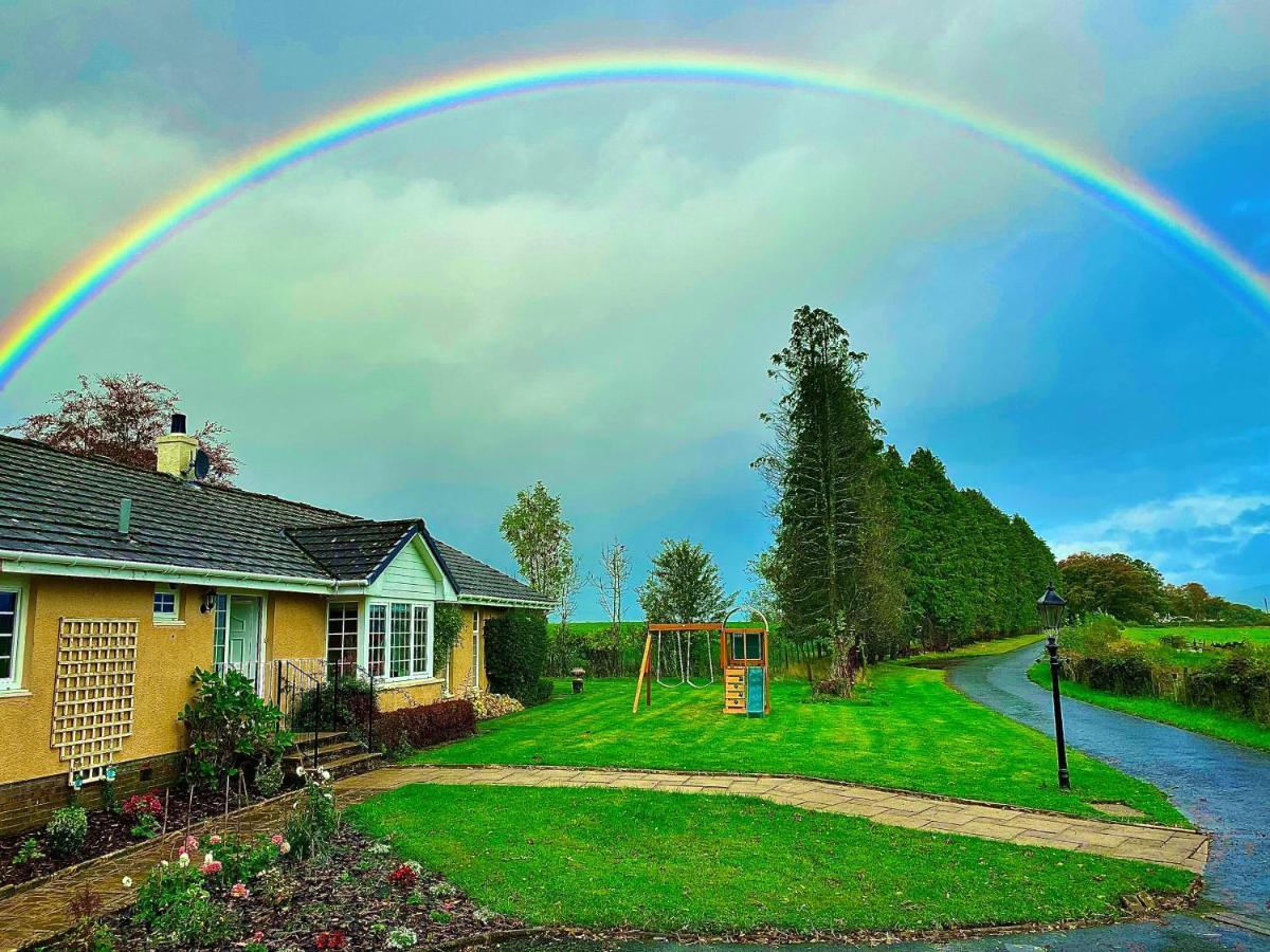 Finn Village "Mountain View Cottage" Private Garden, 9-Seater Hot Tub, Firepit & Pizza Stove Drymen Esterno foto