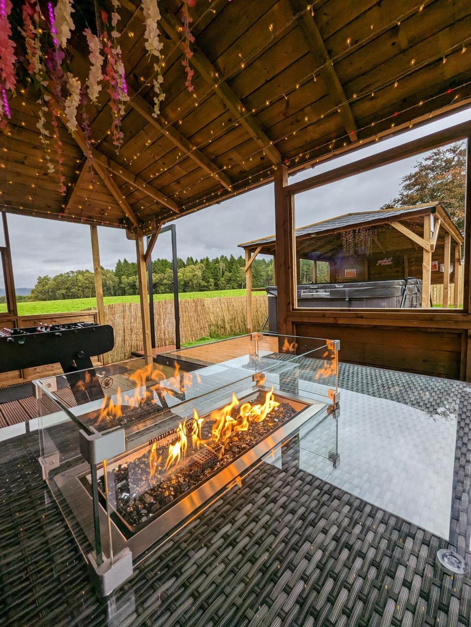 Finn Village "Mountain View Cottage" Private Garden, 9-Seater Hot Tub, Firepit & Pizza Stove Drymen Esterno foto